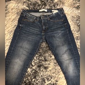 Banana Republic skinny ankle size 26 women’s. Like new. Worn and washed once.